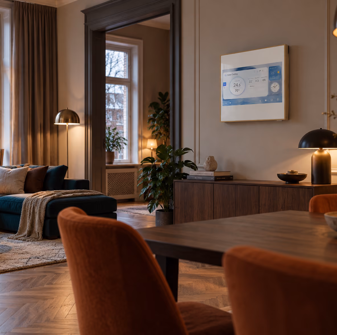 LG Artcool Gallery airco met digitaal display in een sfeervolle klassieke woonkamer op een winteravond