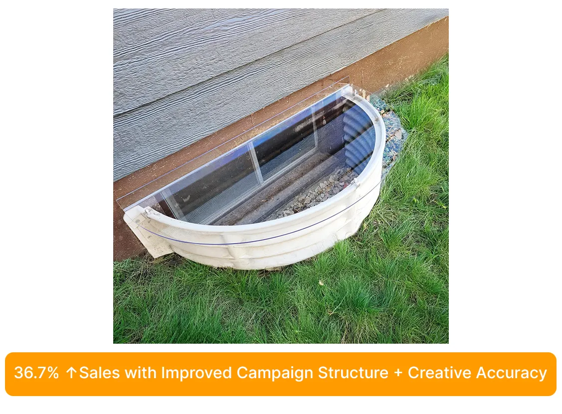 A boat sitting in the grass next to a building.
