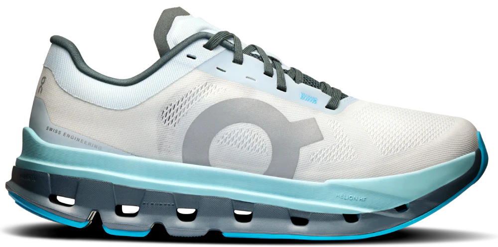 Les On Running Cloudflow 5 sont des chaussures de running ultra-légères et dynamiques, conçues pour offrir un confort optimal et une réactivité exceptionnelle sur route. Grâce à leur technologie CloudTec® et à leur semelle intermédiaire en mousse ultralégère, elles offrent un amorti performant tout en garantissant une sensation de légèreté et de fluidité à chaque foulée. Idéales pour les coureurs recherchant la vitesse et la performance, les Cloudflow 5 sont parfaites pour les entraînements rapides et les compétitions sur route.