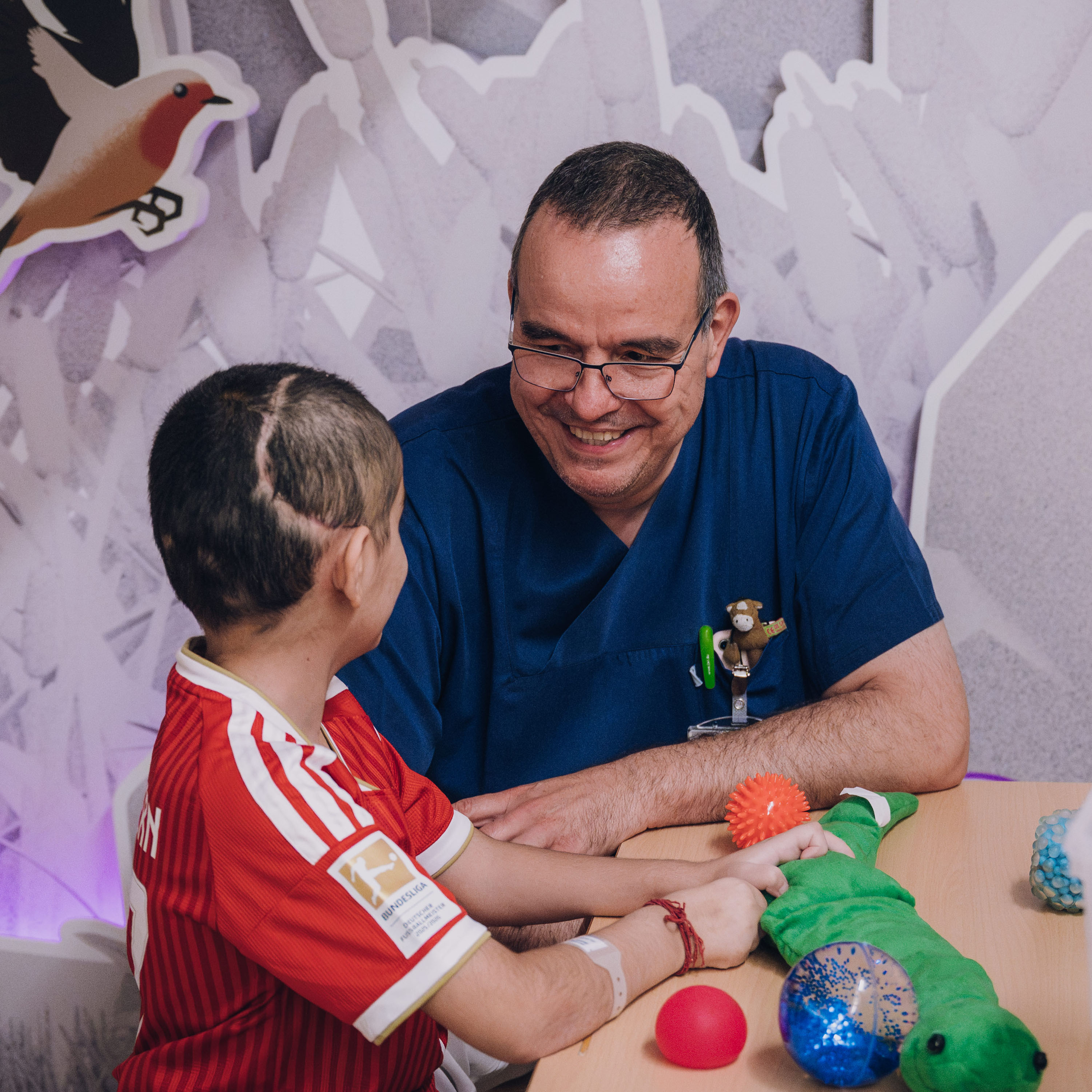 Für alle Sinne: Neue Sensorikboxen für die Kinder-Frühreha am Clemenshospital