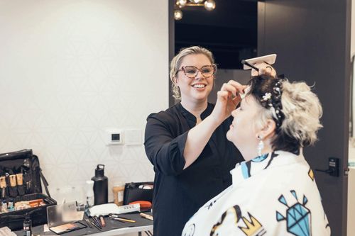 columbus makeup artist applying makeup on client