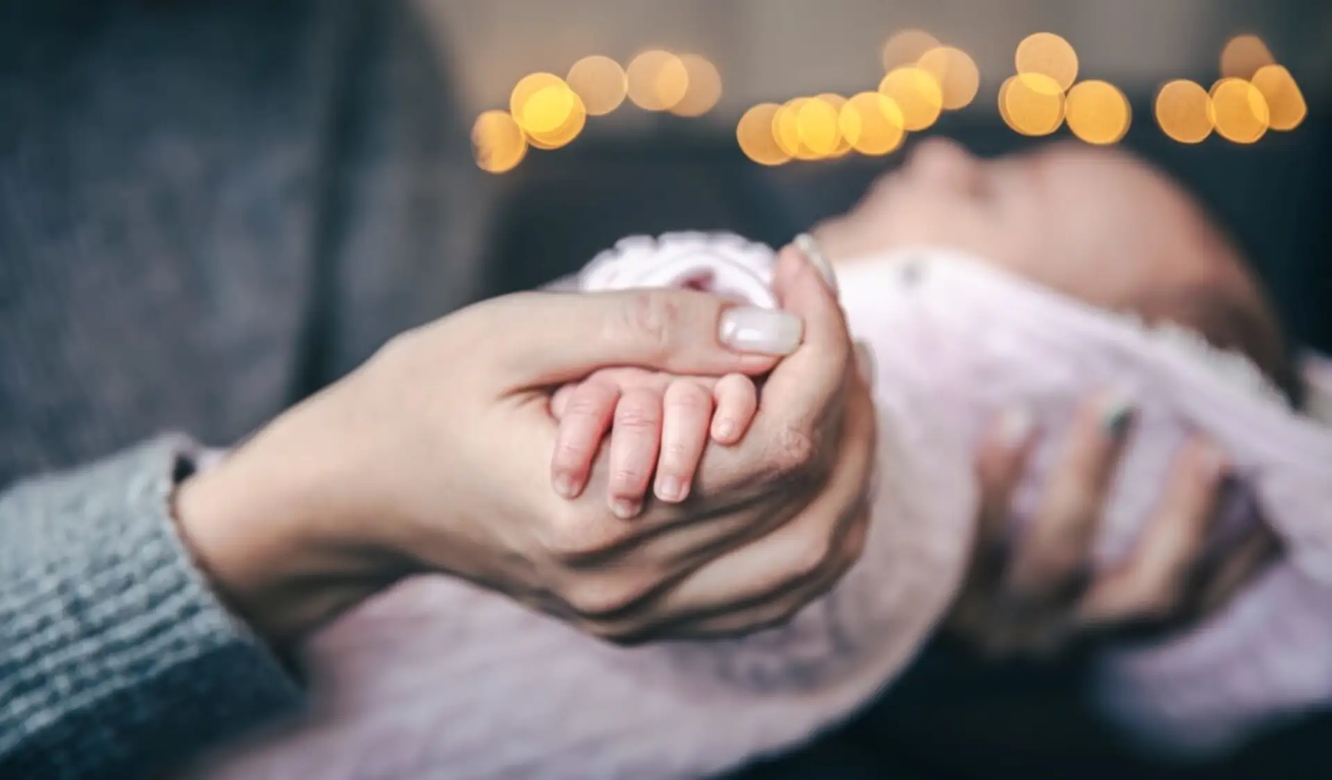 mâini care se ating | simptome ale sindromului Patau