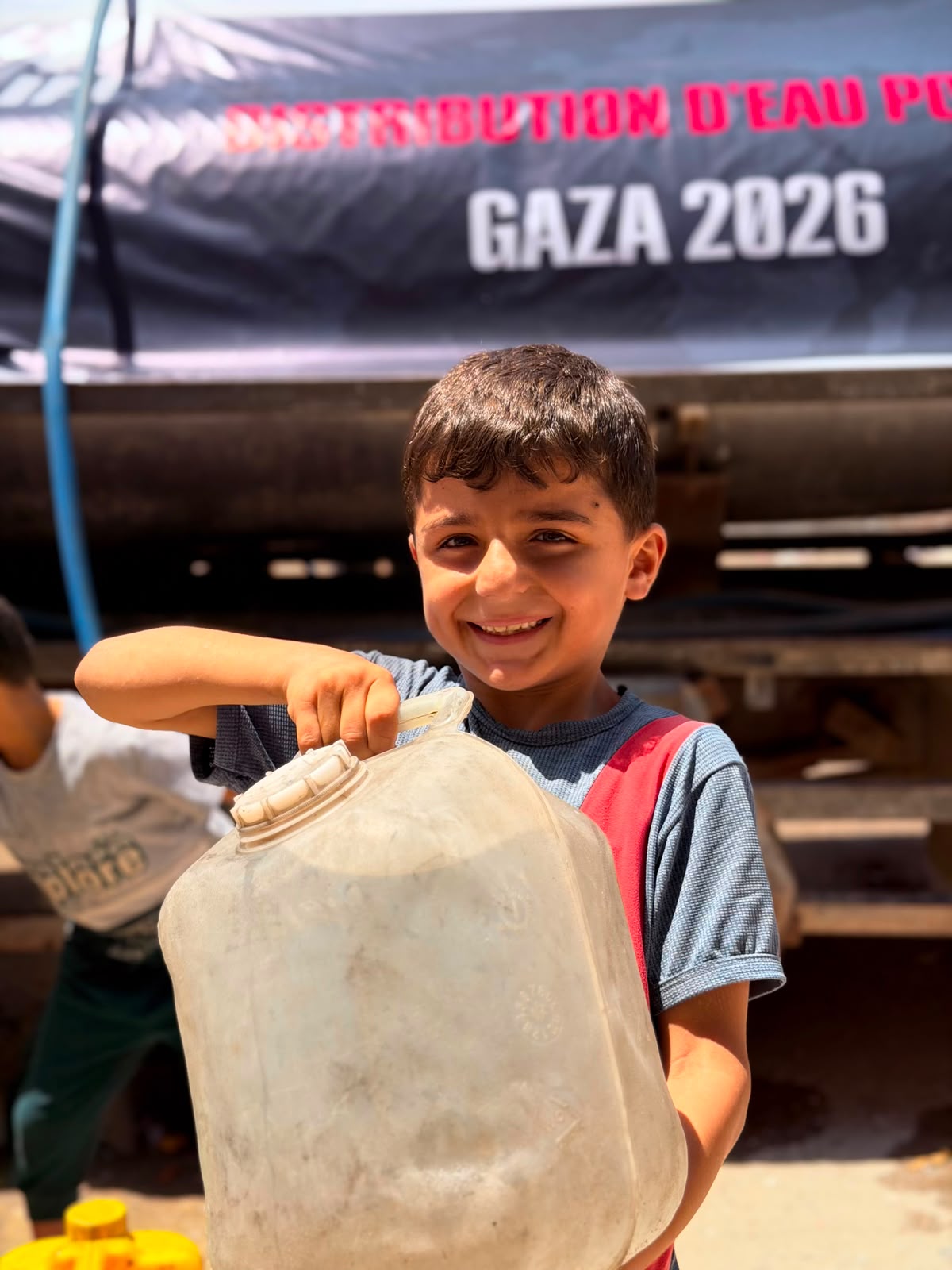 Distribution d'eau potable par camion-citerne à Gaza