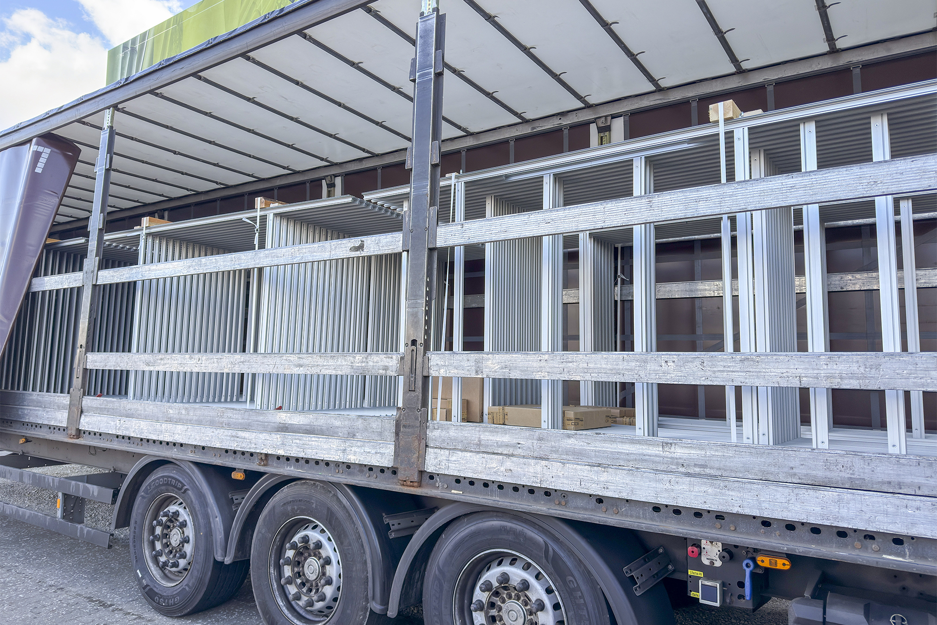 Just-in-time Anlieferung Messegrafik zur Hannover Messe 2025