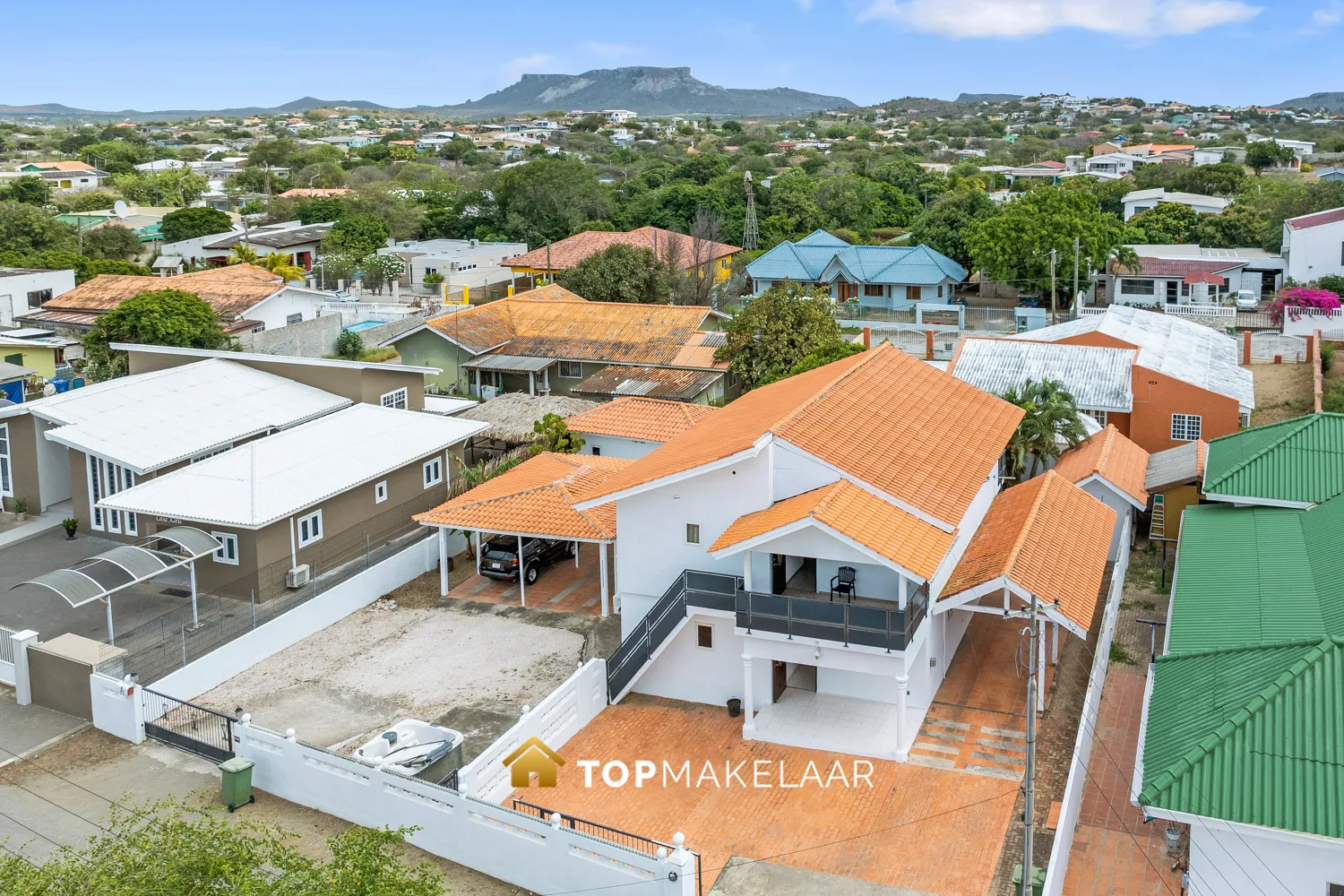 Appartementen complex, Macuraweg 25 en 25A Montagne Rey