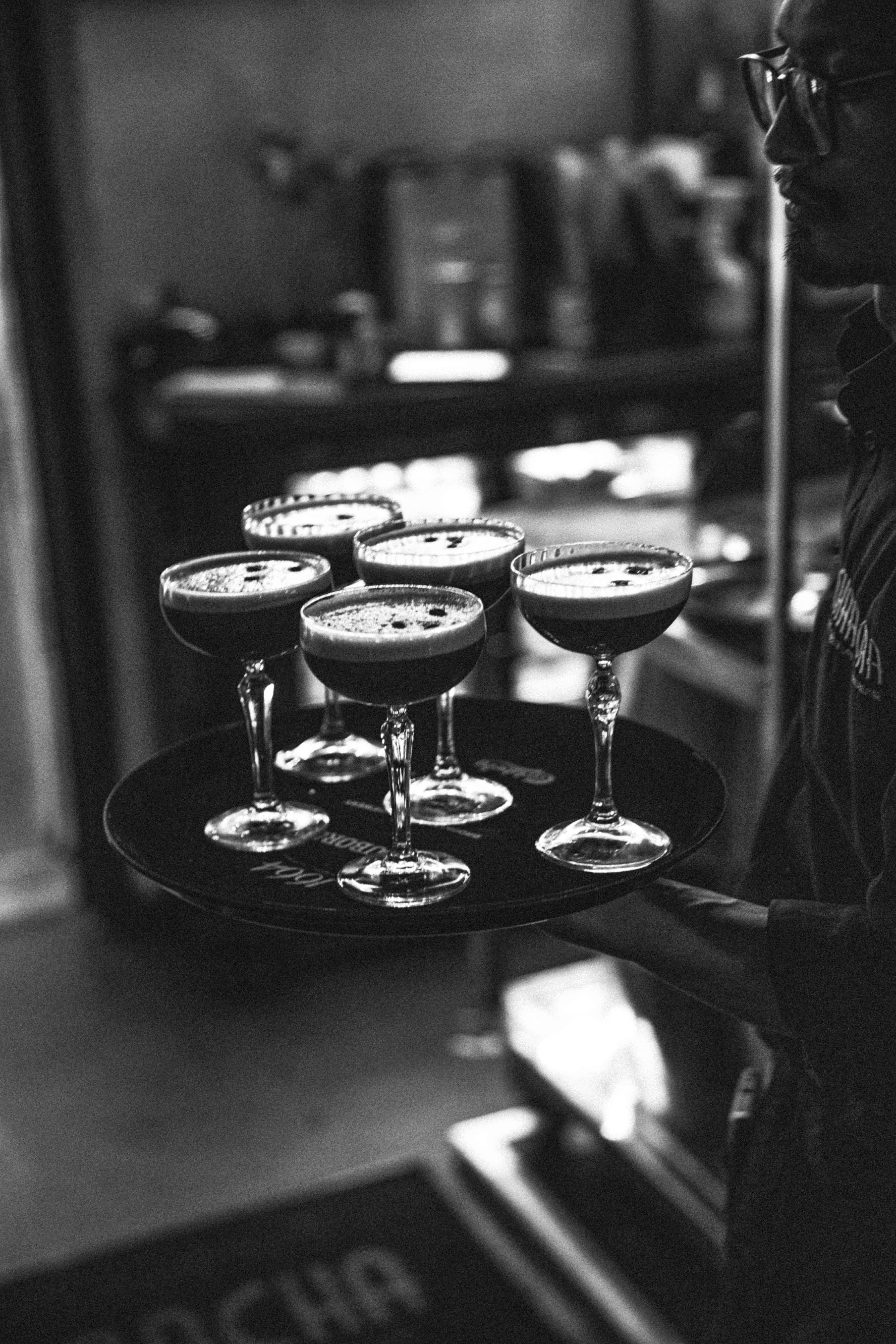Cocktails klar til servering i Chaachas bar