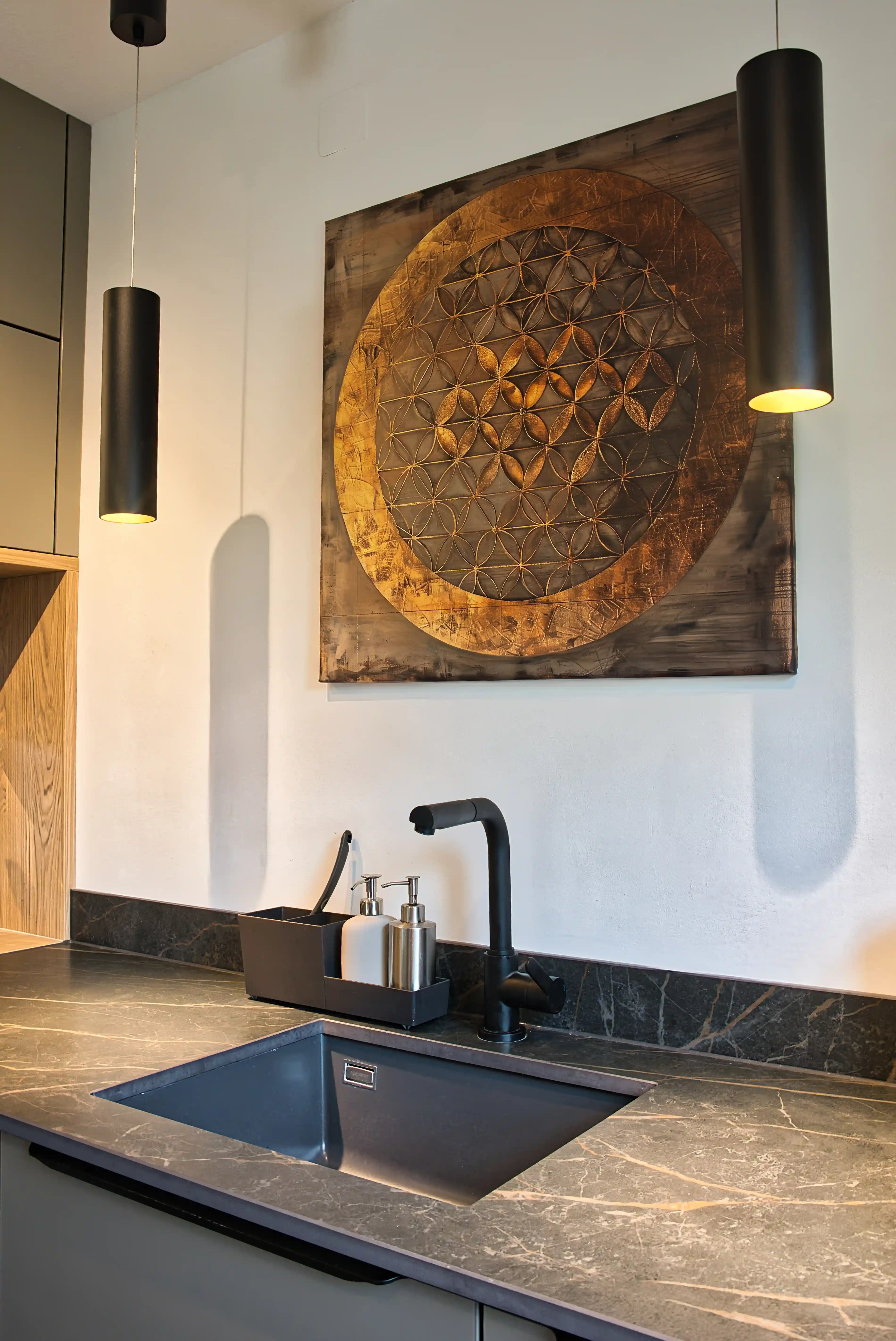 Effiziente Küchenplanung mit optimierter U-Küchenform. Klare Linien, mehr Stauraum und Struktur vom Thoki Küchenstudio nahe München.