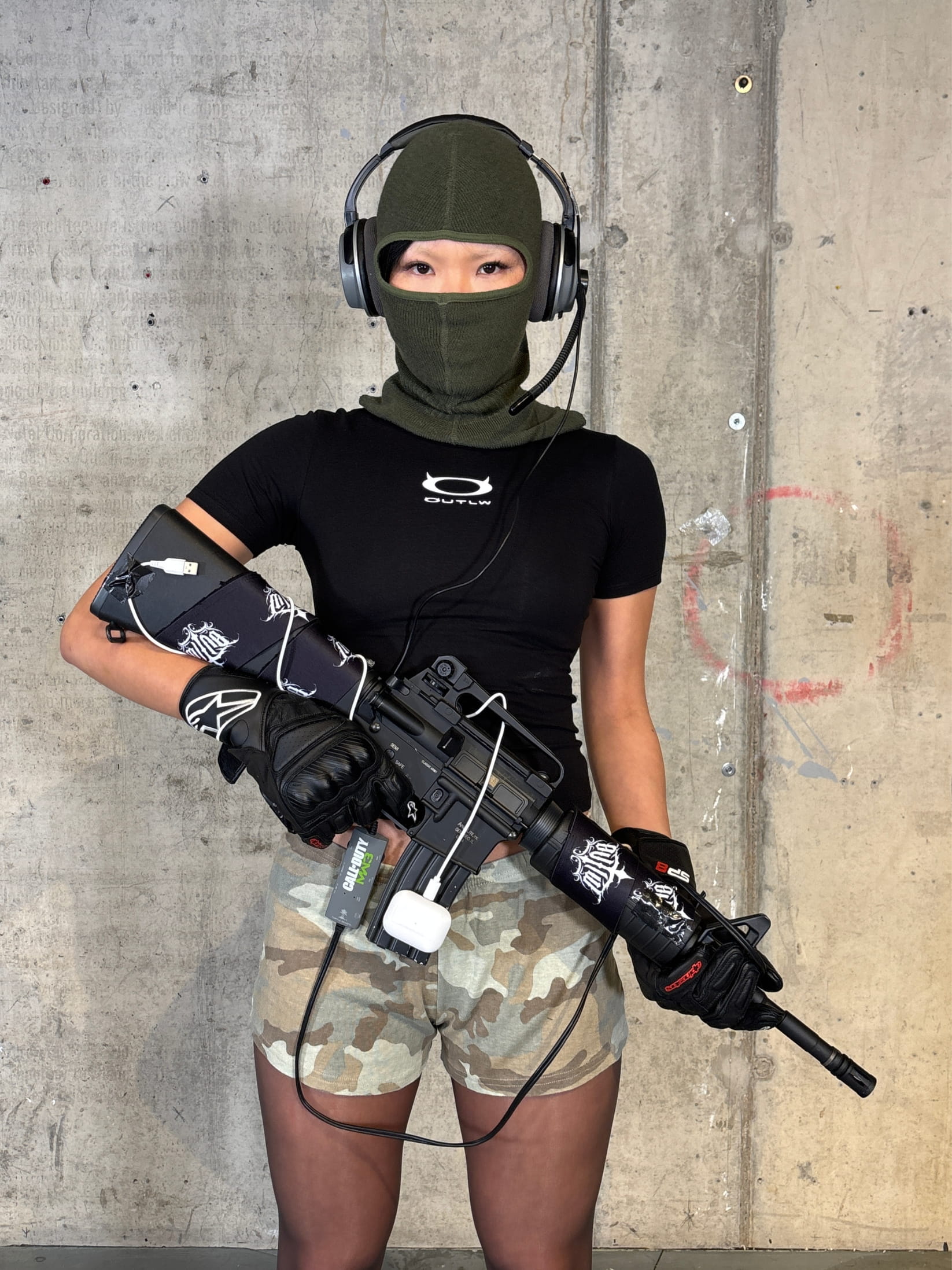 Womens slim fit tee with "O" logo