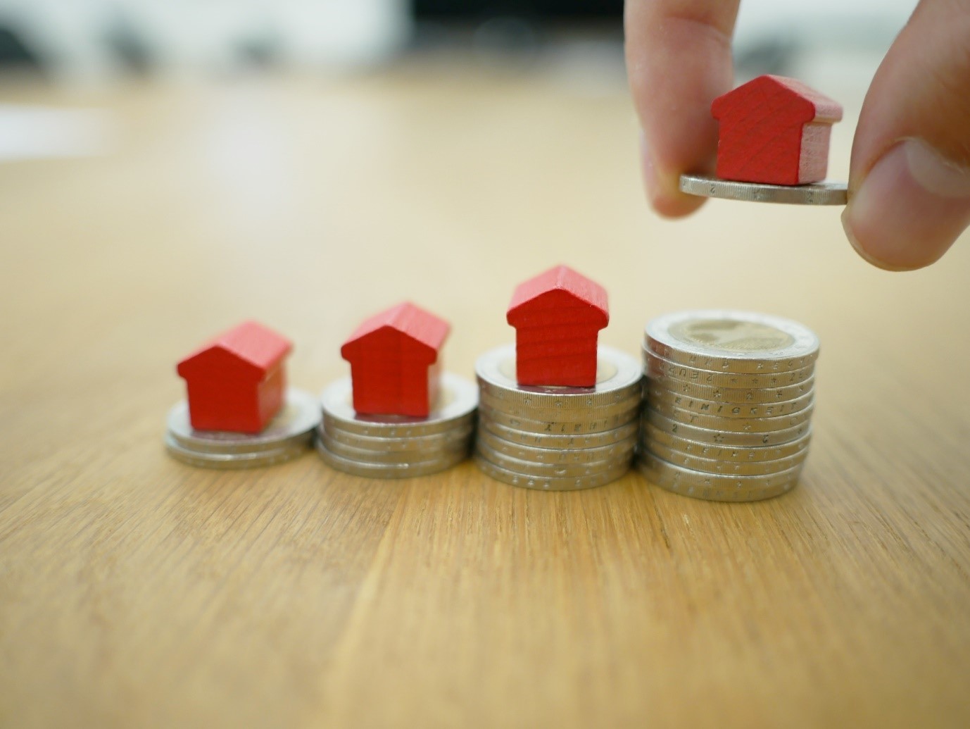 As we head into our 30s, “Am I saving enough?” is a question that many Singaporeans tend to ask ourselves. We are concerned about our financial health and, true to our competitive nature, most of us are curious to know where we stand compared to the average person.