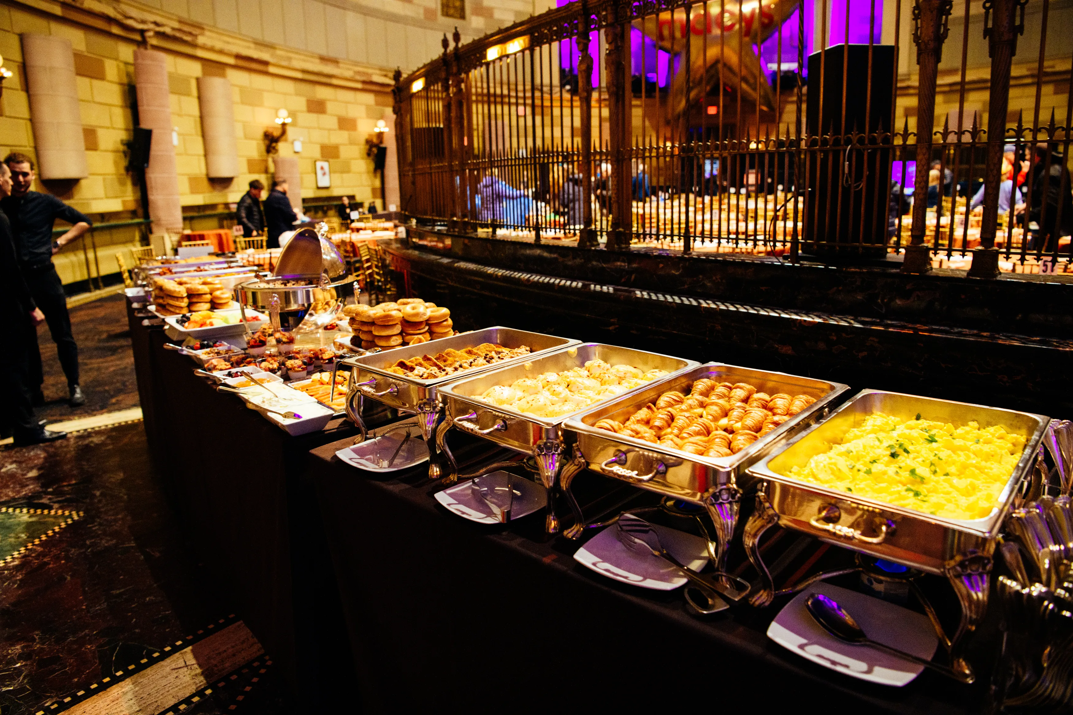 Chafing dishes of hot breakfast dishes on the Gotham Hall brunch buffet