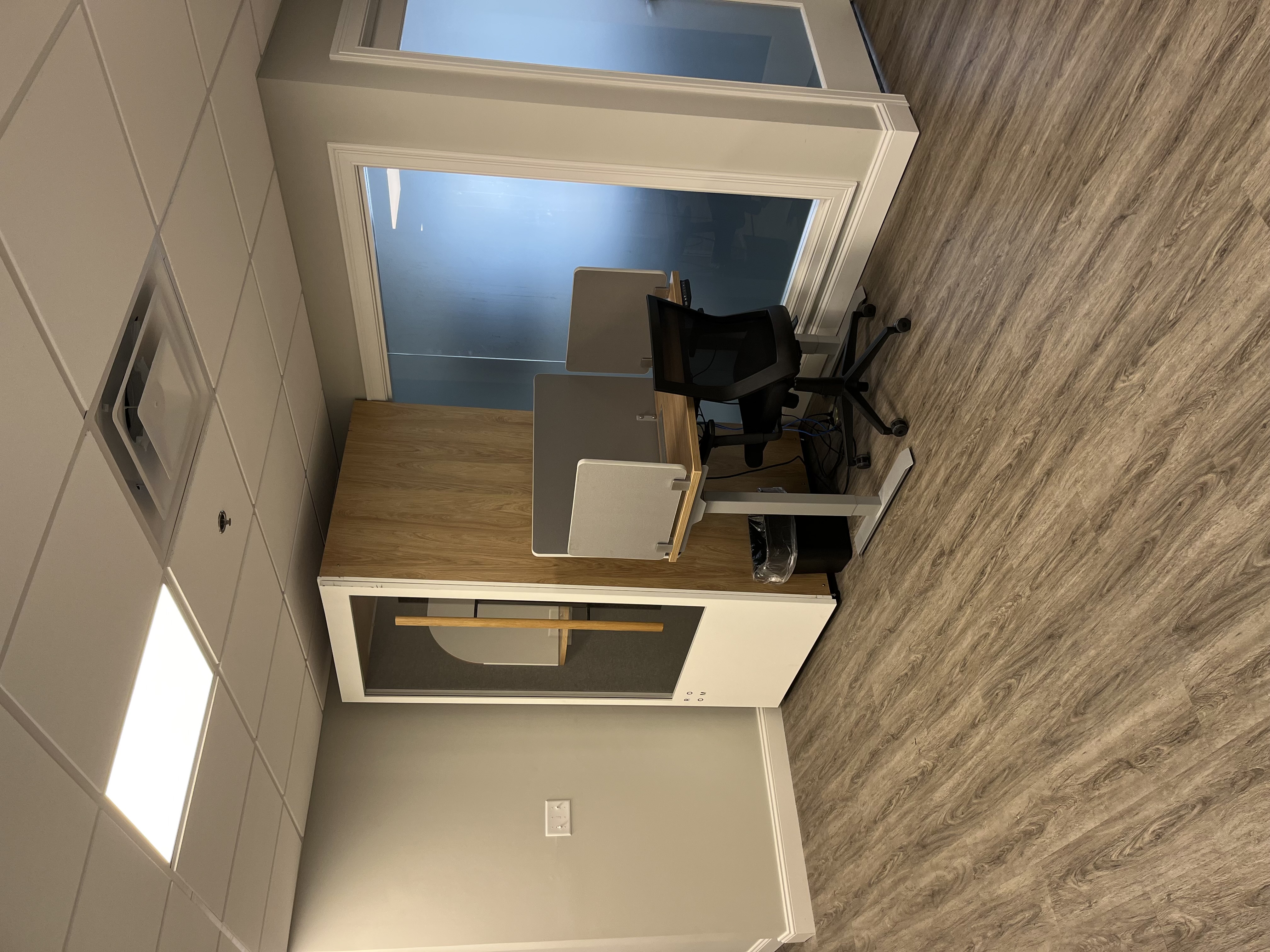 The location of this office space is in the city of Longmeadow, Massachusetts. It is the perfect place to work on your business and meet with your employees.