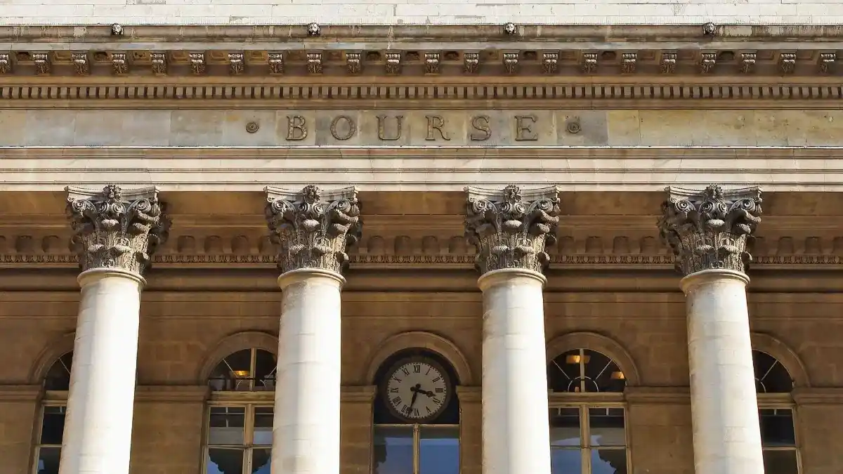 Façade de la bourse parisienne