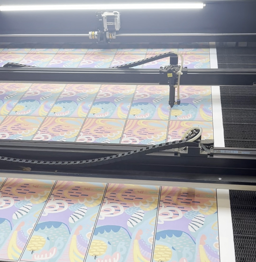Laser cutting machine cutting the outline of rectangle shapes