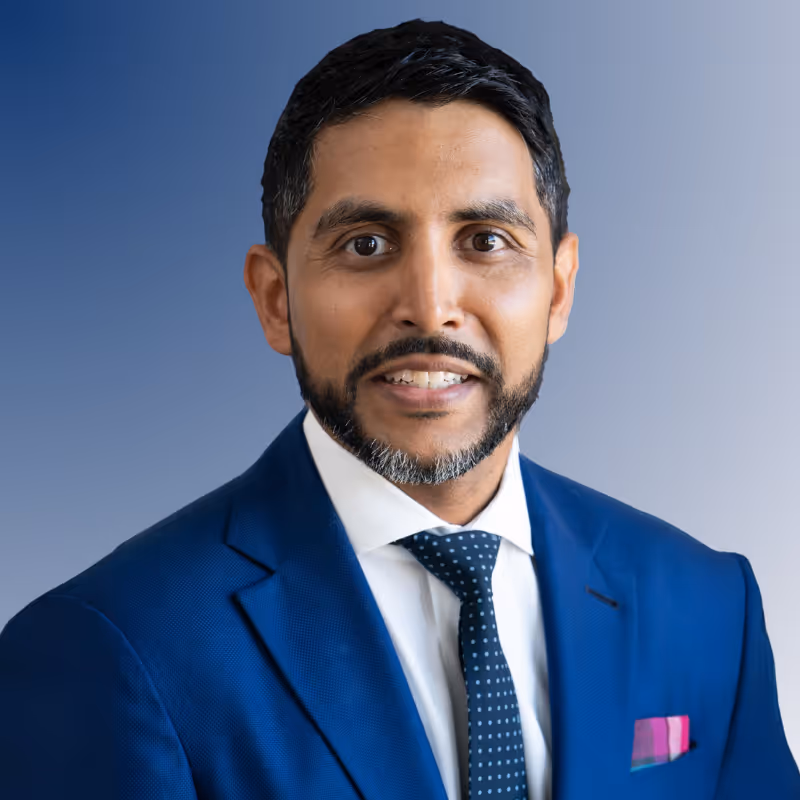 Dev Motriam's LinkedIn Headshot.png