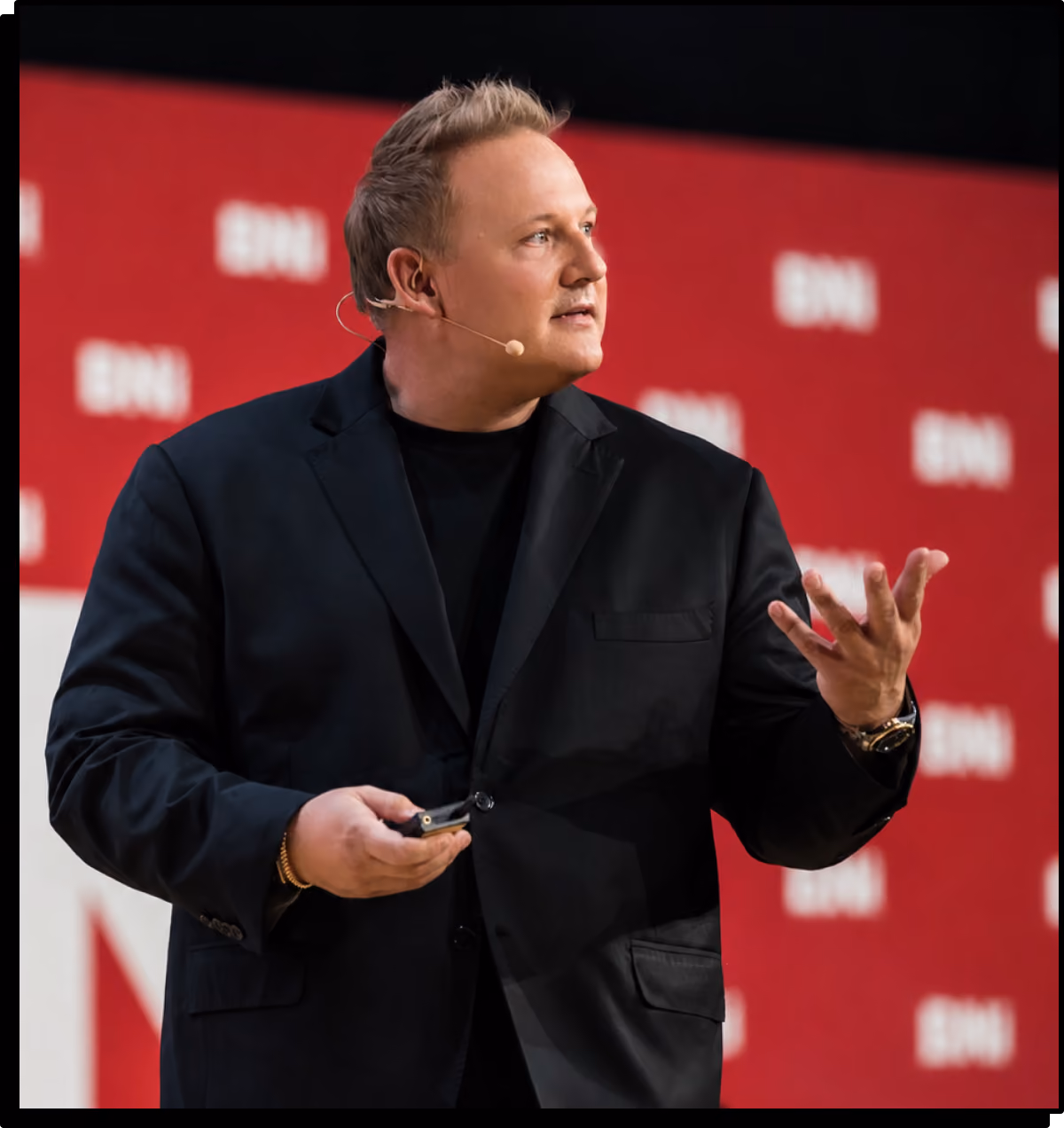 Markus Mensch als Speaker bei einem Vortrag über Marketing und Markenstrategie
