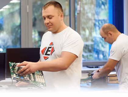 Zespół Elmark Automatyka przy pracy.
