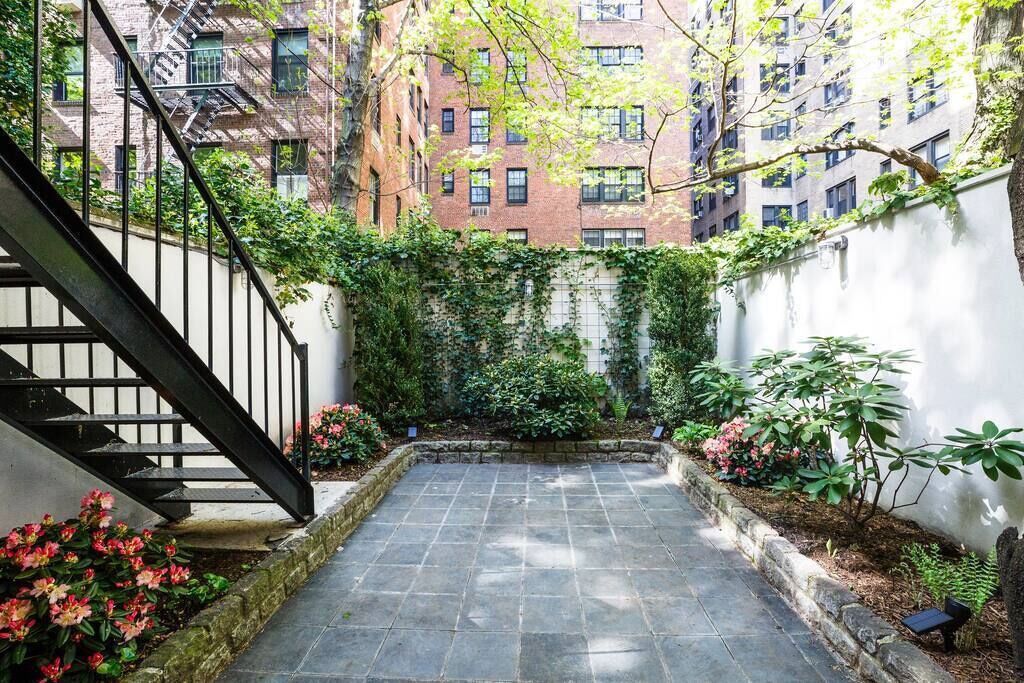 Greenery covers a stone courtyard at a VRBO wedding venue on the Upper East Side