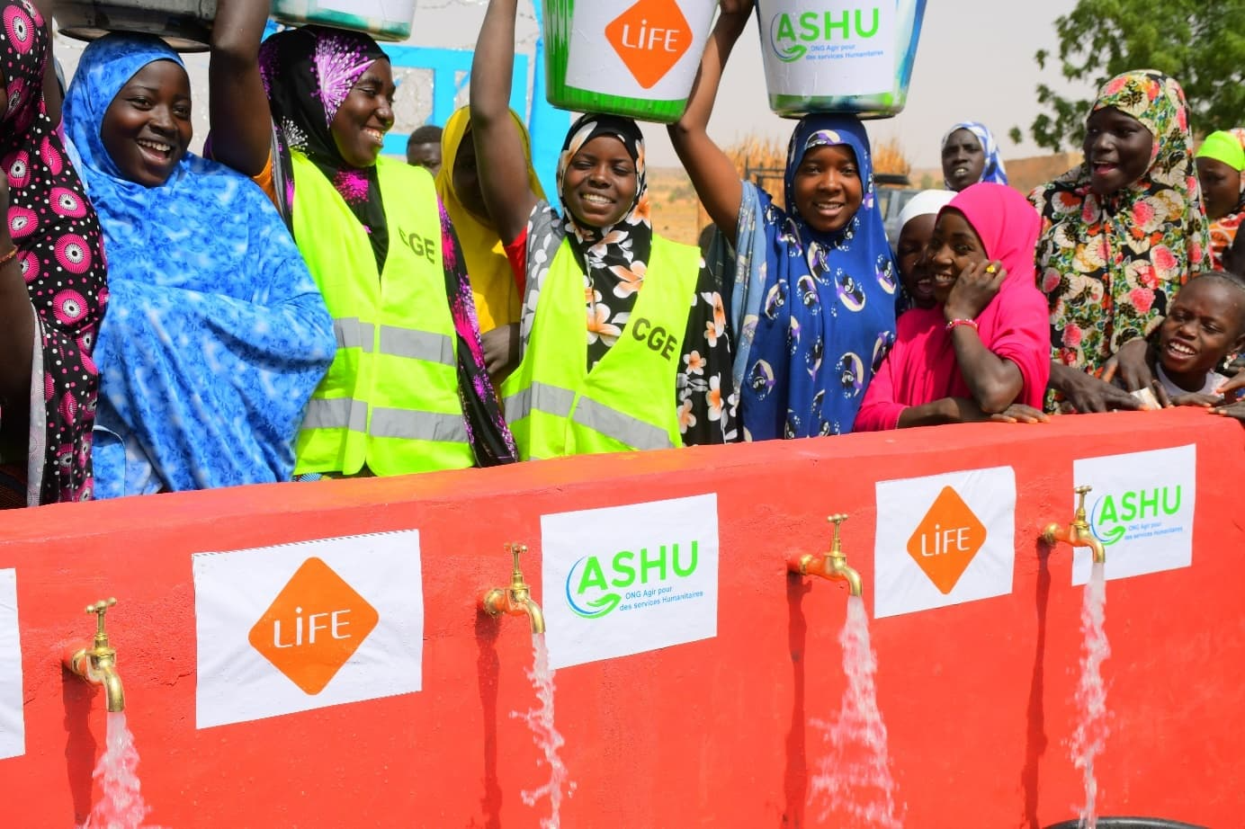 inauguration de la construction d'un puits d'eau potable en Afrique par l'ONG LIFE au Niger en 2023