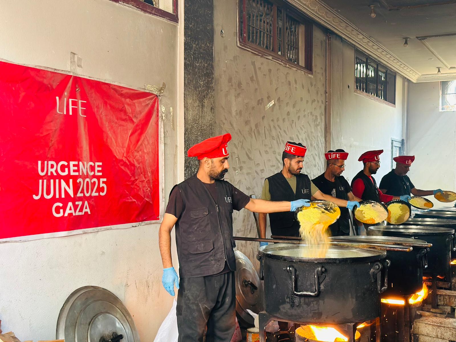 Aide humanitaire à Gaza, distribution de repas LIFE en Palestine grâce à vos dons d'aide urgence
