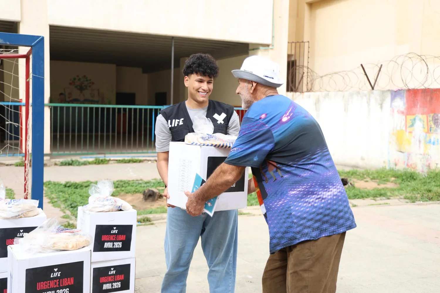 Distribution de denrées alimentaires par LIFE à Saïda, au sud de Beyrouth, en avril 2026