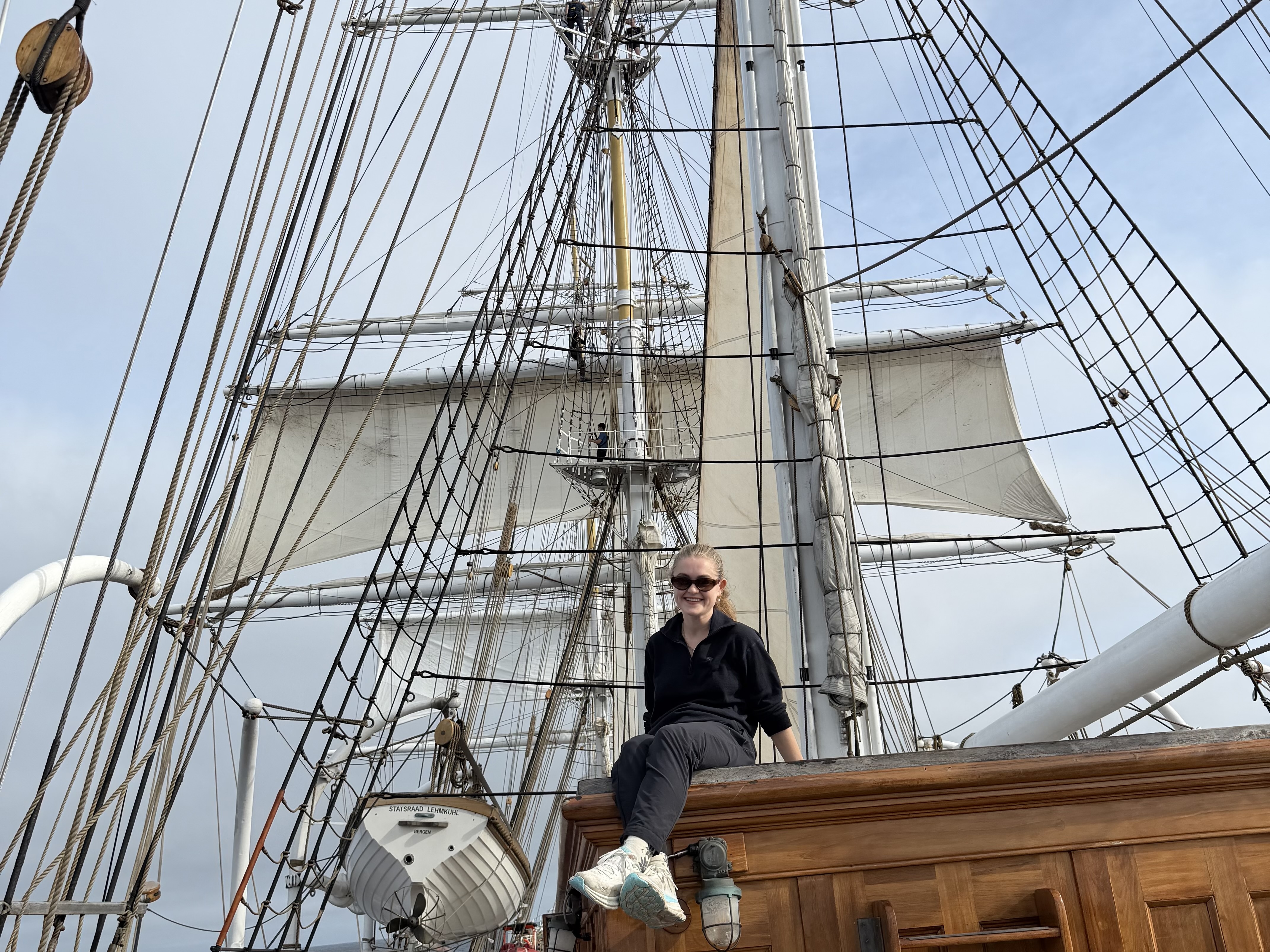 During the SOS Ocean Voyage, Malin Haara (Maritime Bergen) co-led a workshop with Johan Brand (We Are Human) exploring how maritime principles, language, and navigation can serve as powerful tools for leadership and innovation on land. 
