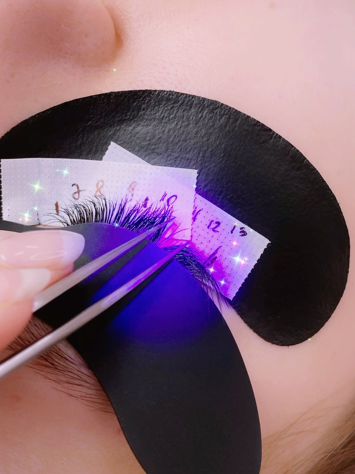 UV Lash Full Set + $25 ✨