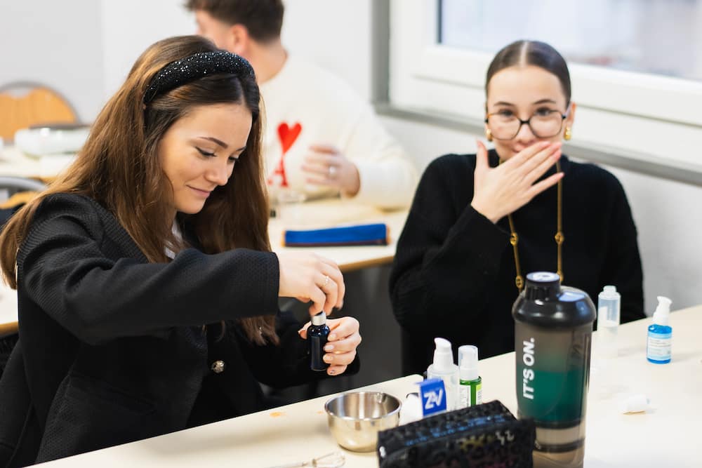 Elèves dans une salle de classe à Roanne