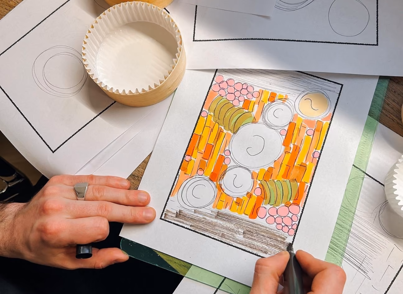 Croquis de plateaux apéritifs en cours de création, dessinés et coloriés à la main