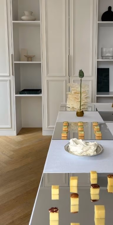 Vue d'ensemble des pièces cocktails apposées sur des miroirs