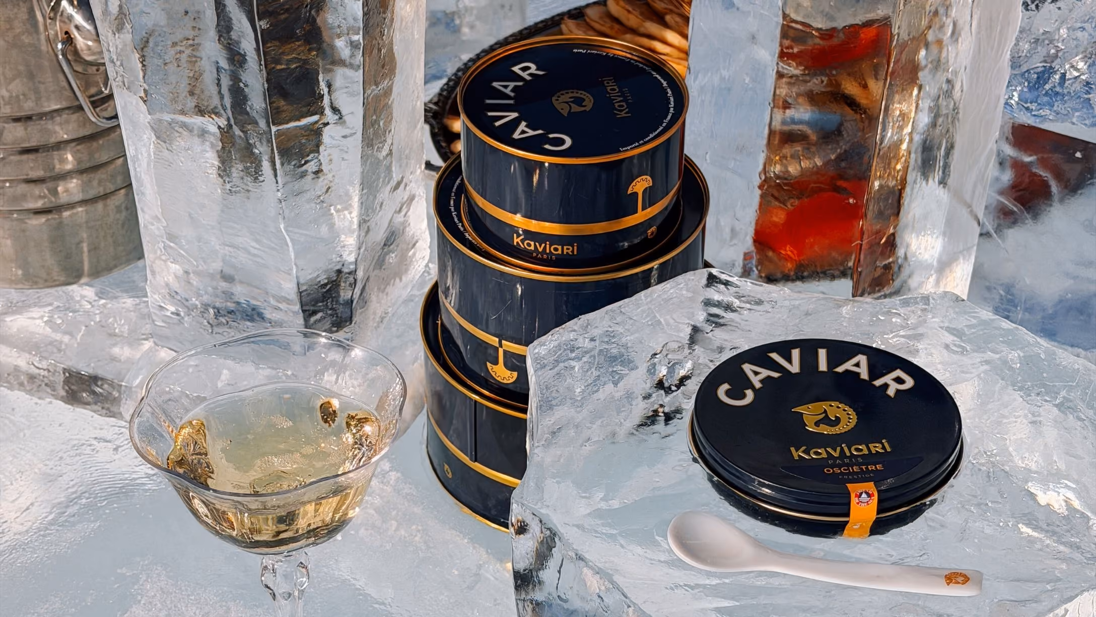 Art de la Table : une scénographie de glace face au Mont-Blanc pour Kaviari