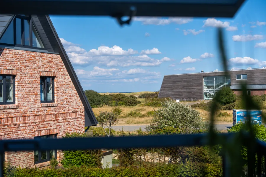 Blick aus dem Obergeschoss über die Dünen