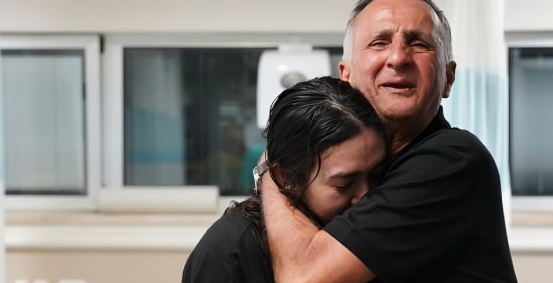 Noa Argamani and her father reunite
