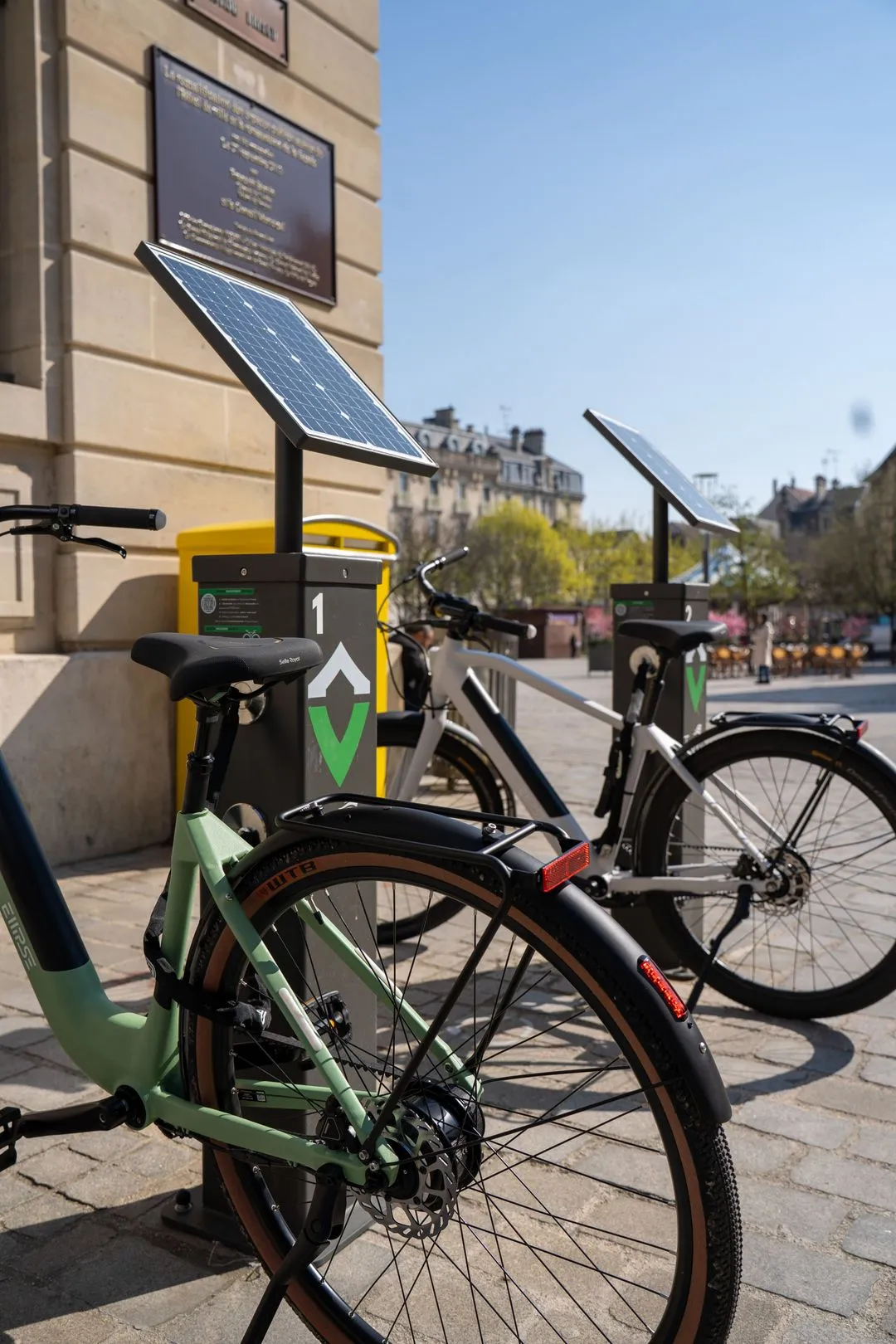 Bornes V-Lock de la Ville de Troyes avec des vélos garés