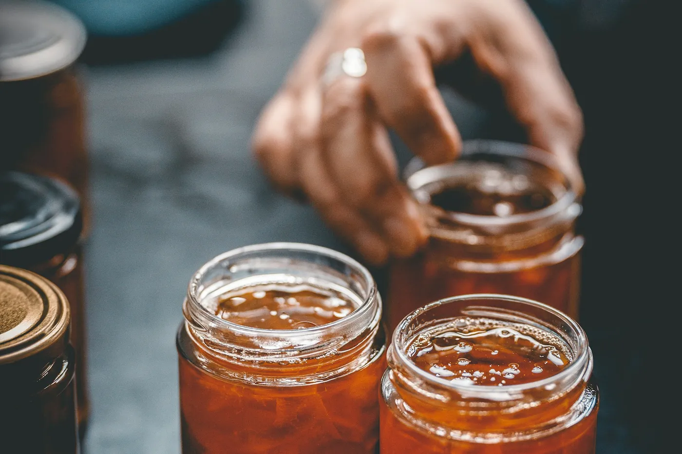 Marmelade d'agrumes maison en pots, l'ingrédient star de la torta aux agrumes — Marcel Cuisine
