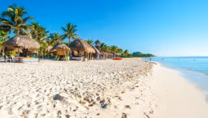 playa de carmen en la rivera maya en la peninsula de yucatan