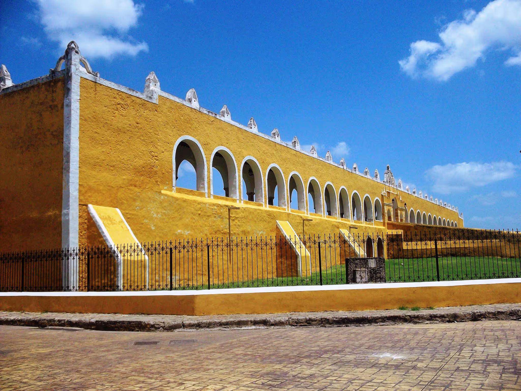 The_Yellow_Izamal3-2048x1536