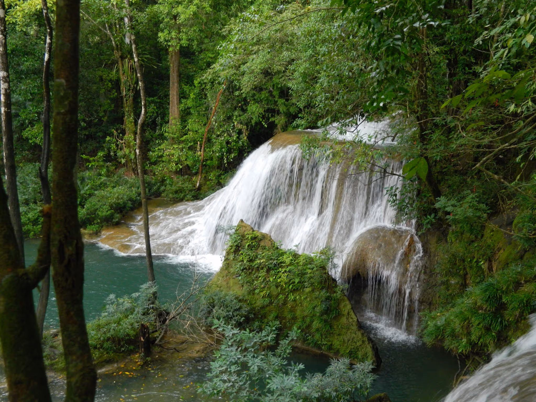 Roberto-Barrios-Waterfall-view-2048x1536