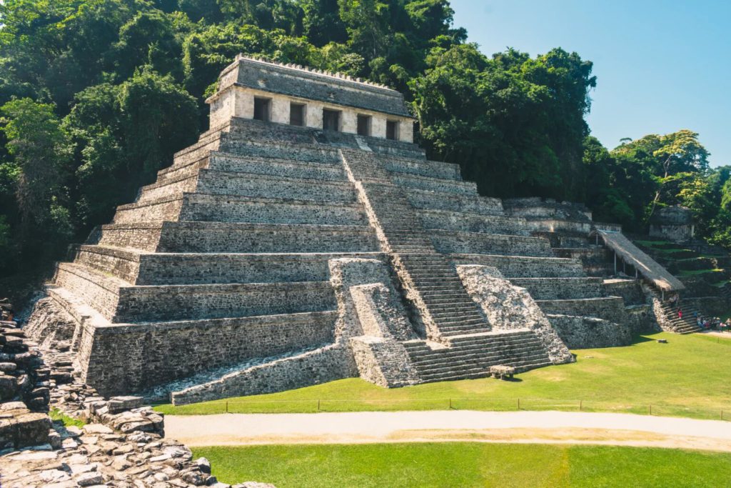 templo-de-las-inscripciones-chiapas-zona-arqueologica-palenque-rutopia-1024x683