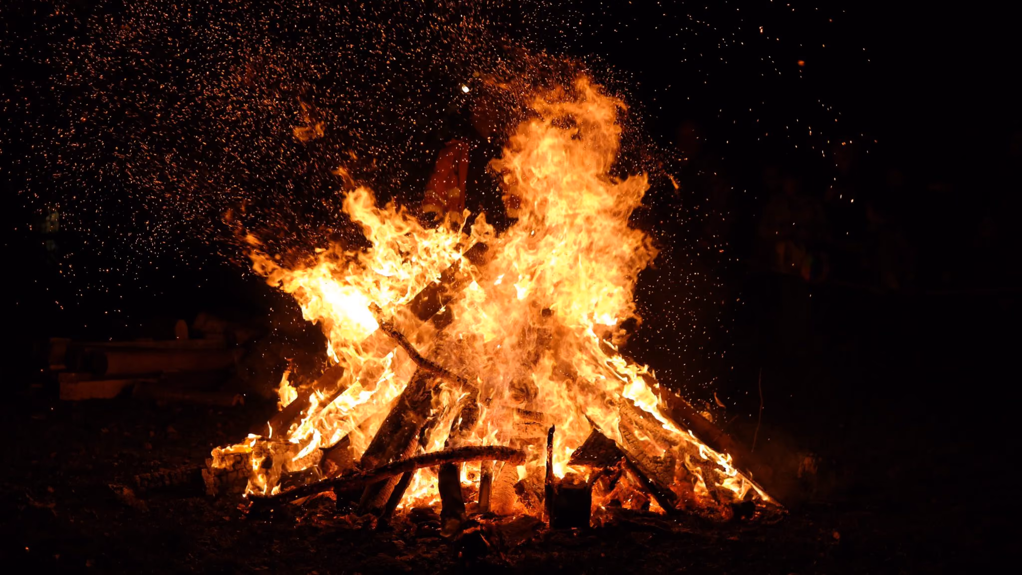 fuego-pexels--2048x1153