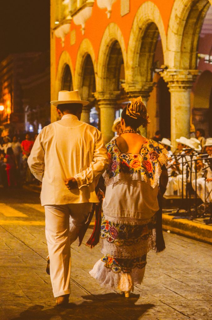 yucatan-baile-pareja-678x1024