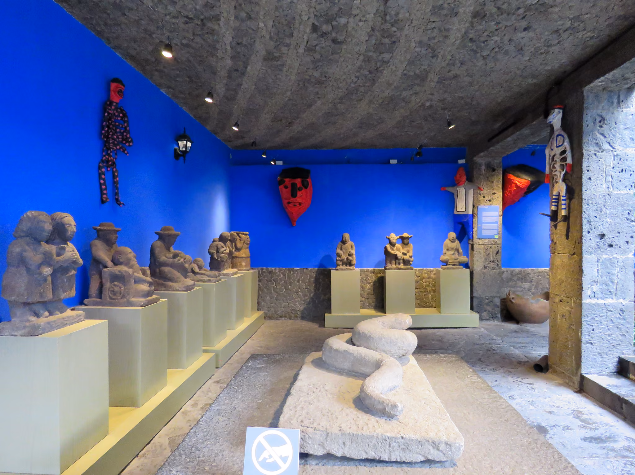 frida_casa_azul_piezas_prehispanicas_rutopia