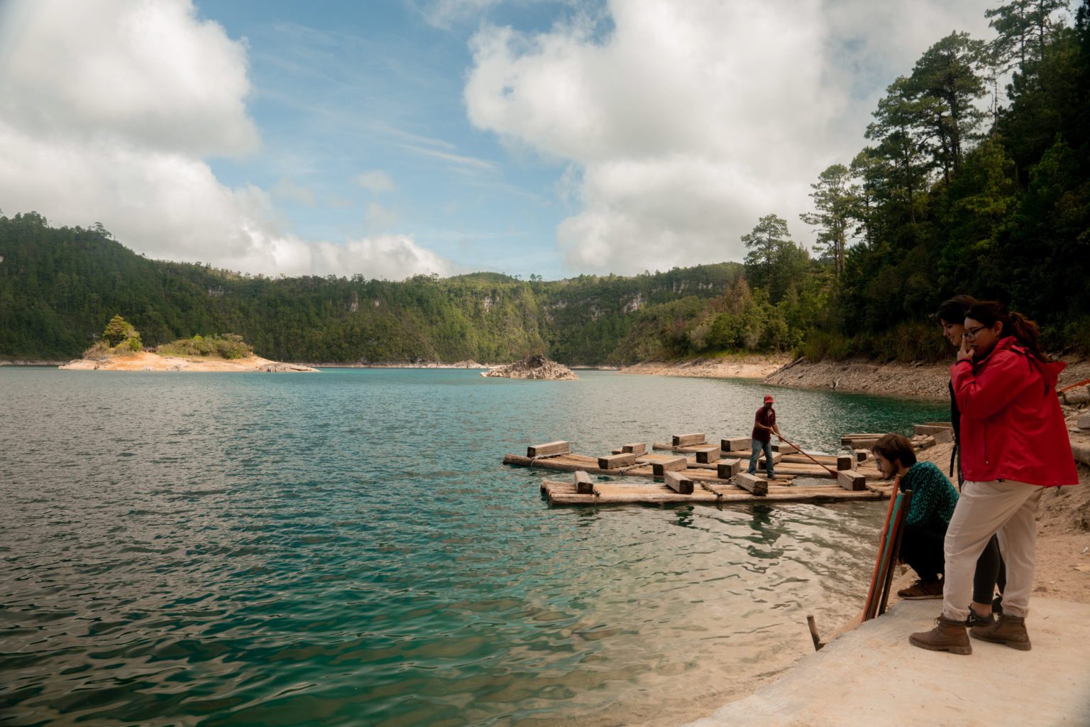 Kayaks en el lago de Tziscao, Chiapas