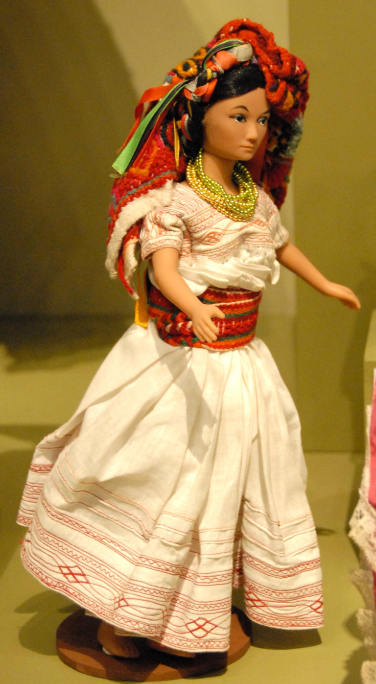 women_enterprising_doll_hidalgo_rutopia-768x1396