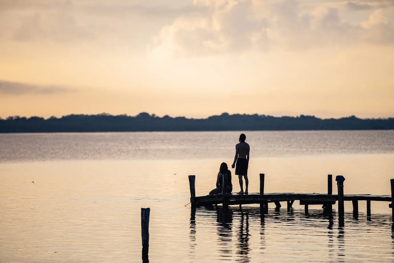 Viajeros en la laguna de Bacalar