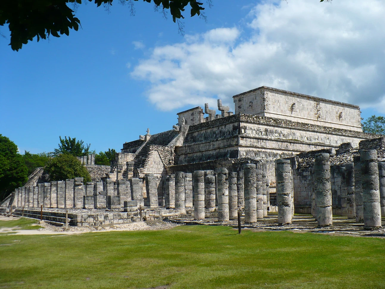 A 2026 Guide to the Best Yucatán Tours – Temple of the Warriors at Chichén Itzá.