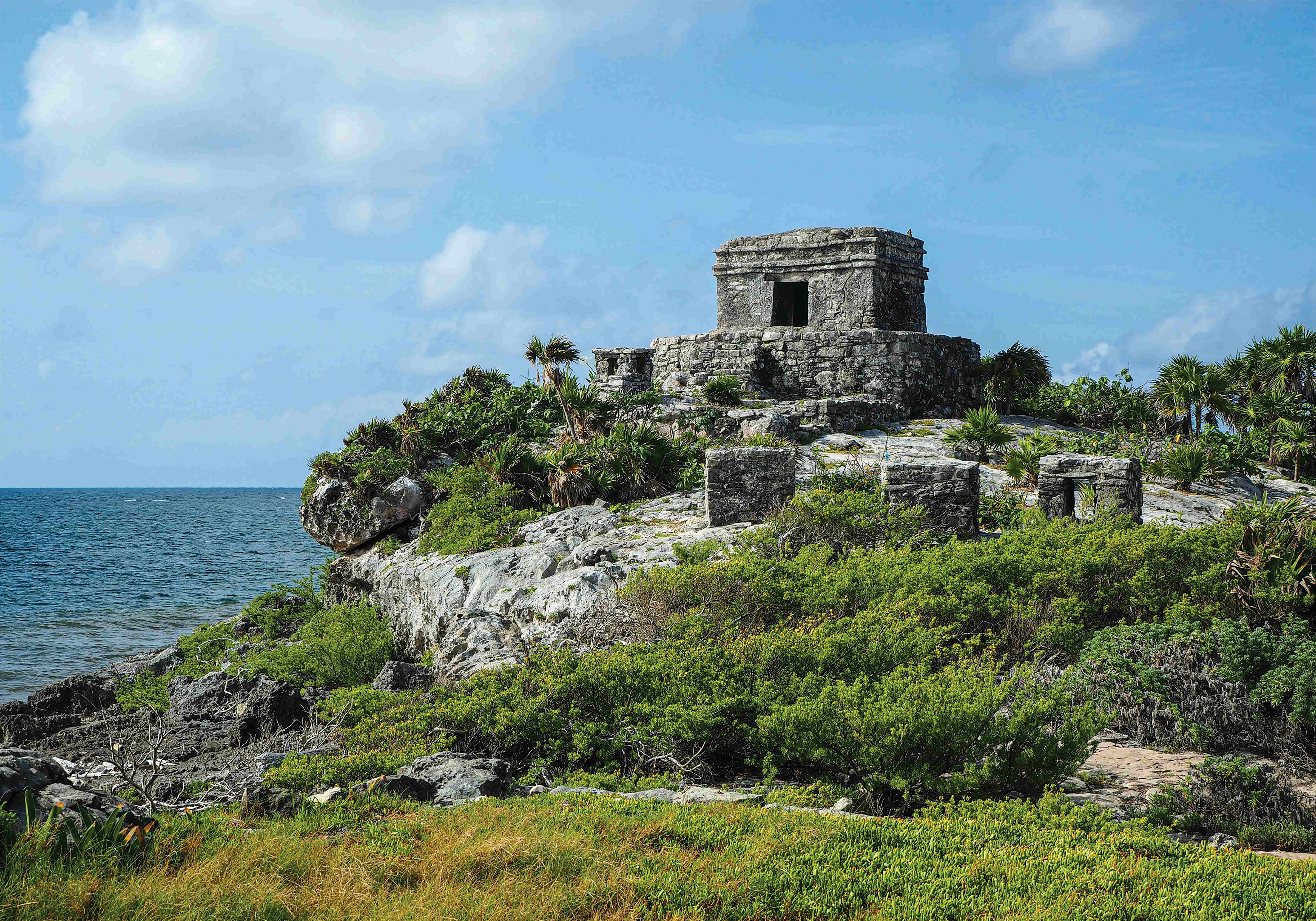 A Chichén Itzá Tour Guide from Cancún, Tulum, and Playa – Tulum ruins on the Caribbean coast.