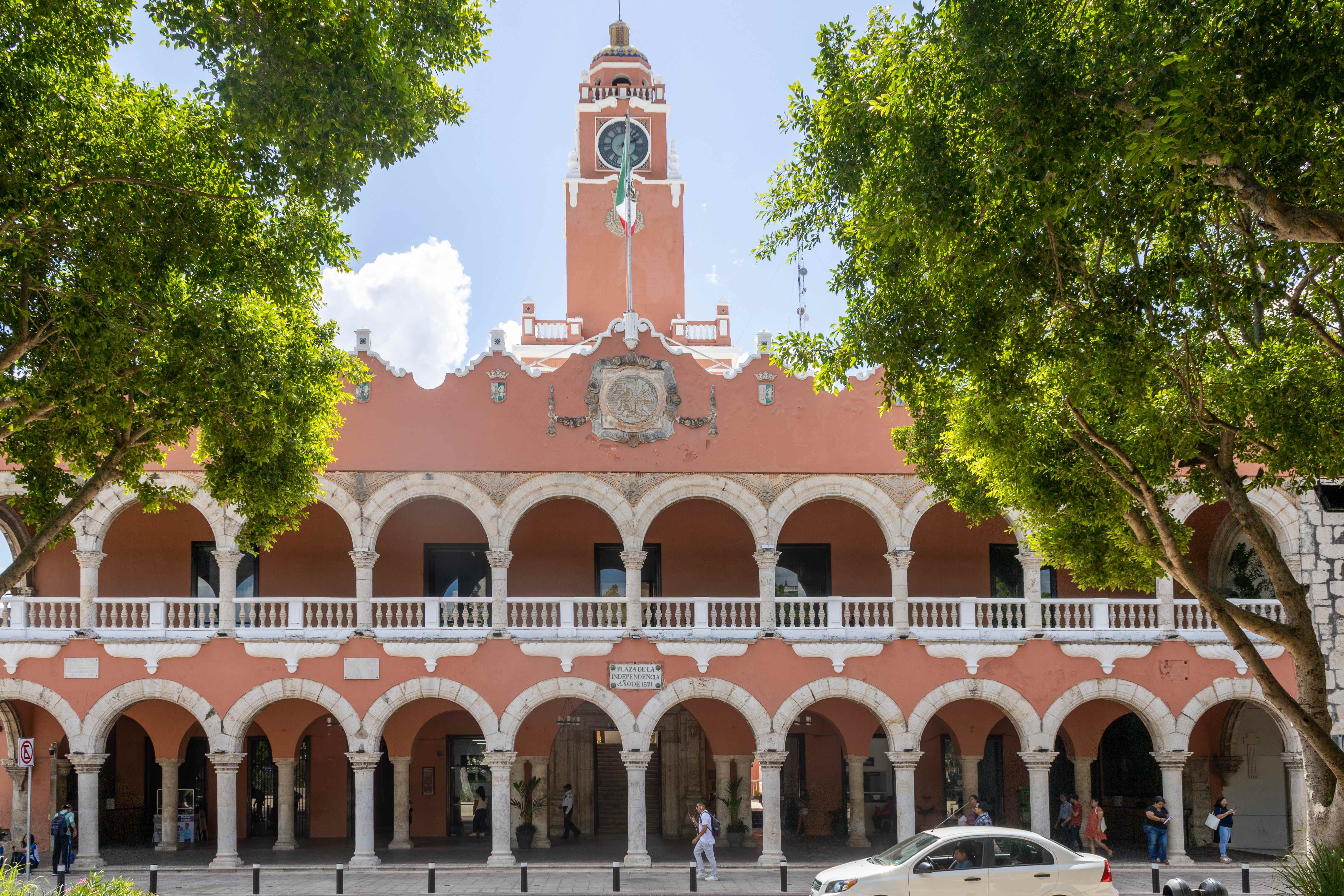 Your Complete Guide to Mérida Tours in 2026 – Palacio Municipal de Mérida in the historic center.