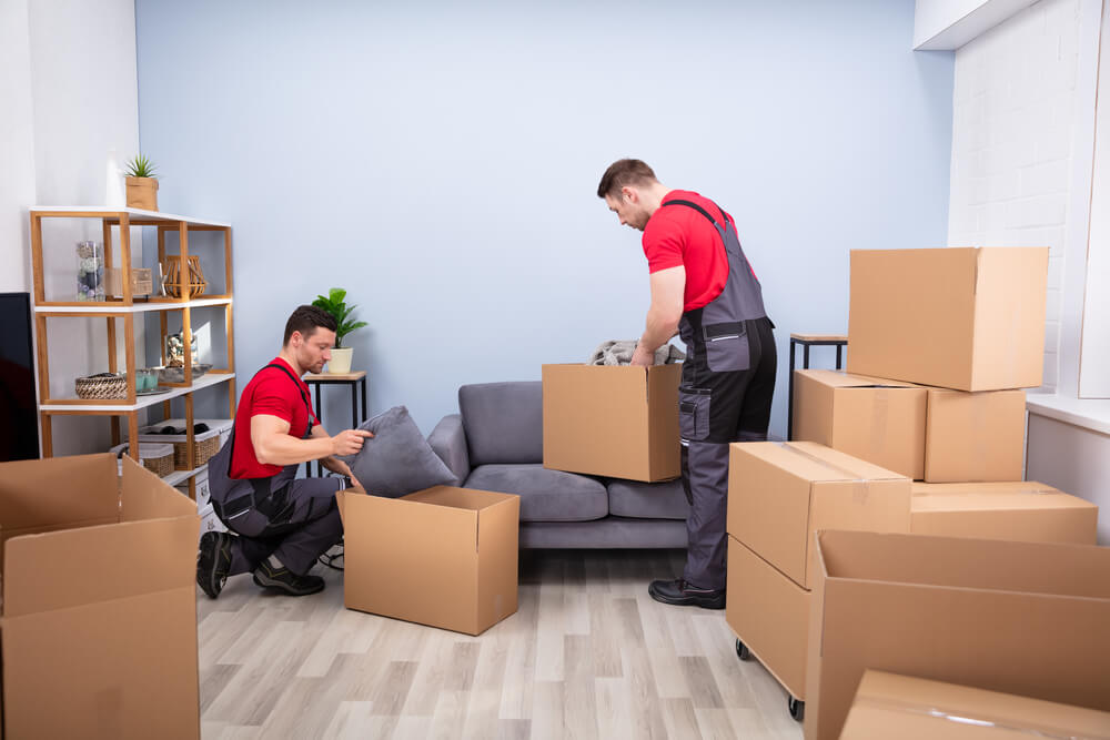 Oklahoma City Moving Companies packing boxes.
