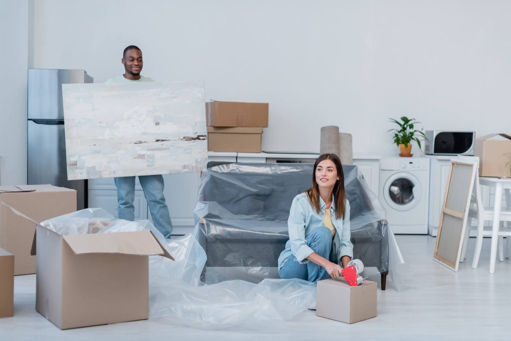couple needing the help of excellent movers