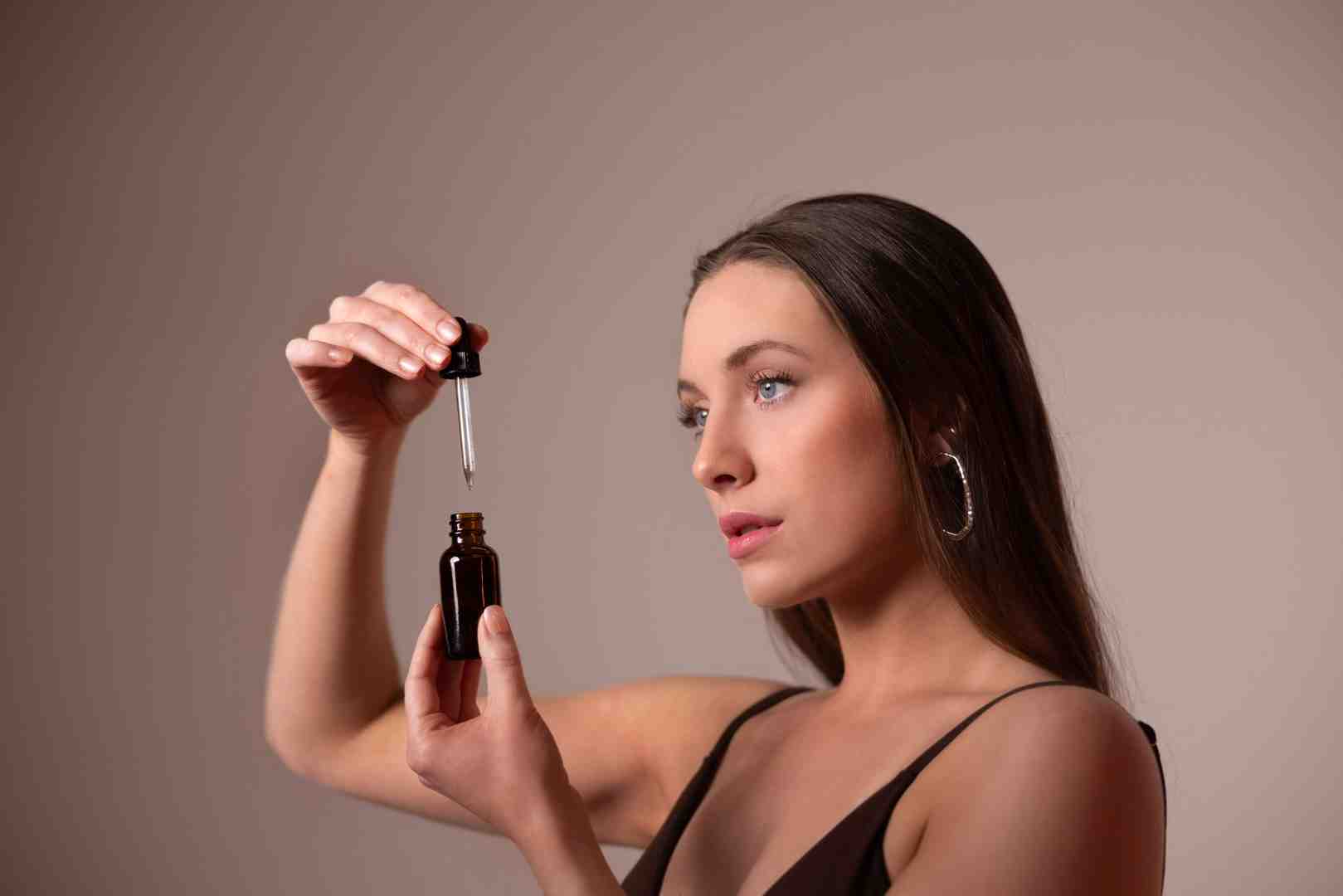 Discover the best exfoliator for dry skin that hydrates & won't strip your barrier. Get a glowing, smooth complexion!